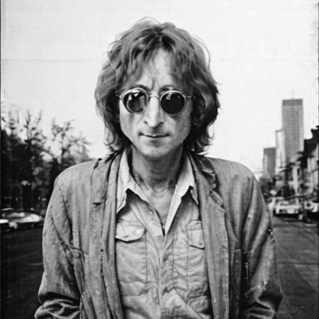 00945-1418094874-portrait of Lennon_1980 for a magazine photoshoot.png